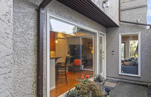 102 2535 York Avenue Kitsilano