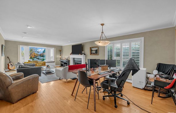 195 W 45th Avenue Oakridge VW
