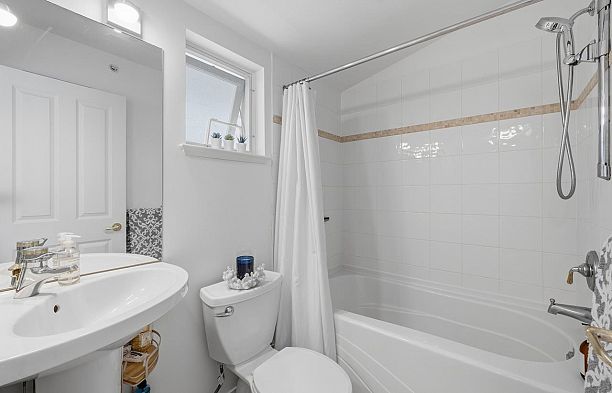 5338 Larch Street Kerrisdale
