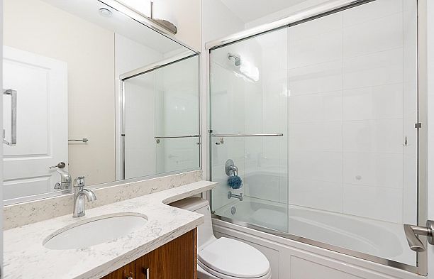 152 W 48th Avenue Oakridge VW