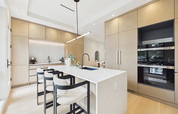 2230 W 21st Avenue Arbutus