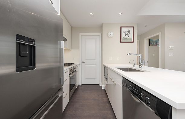 205 6383 Cambie Street Oakridge VW