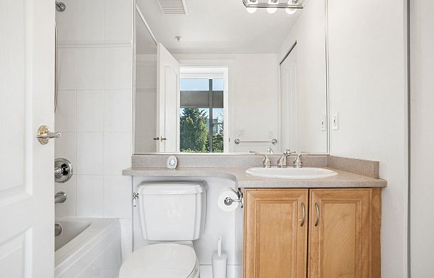 305 2119 Yew Street Kitsilano