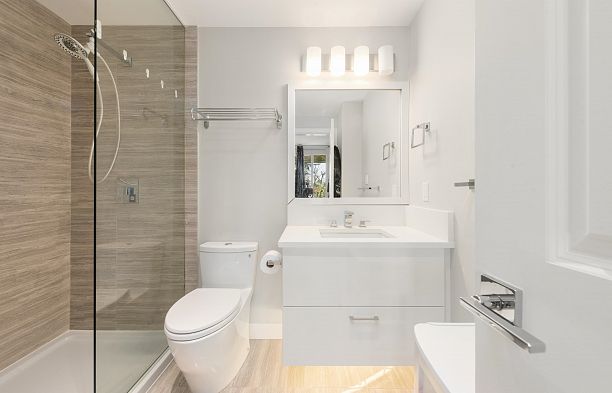 205 6383 Cambie Street Oakridge VW