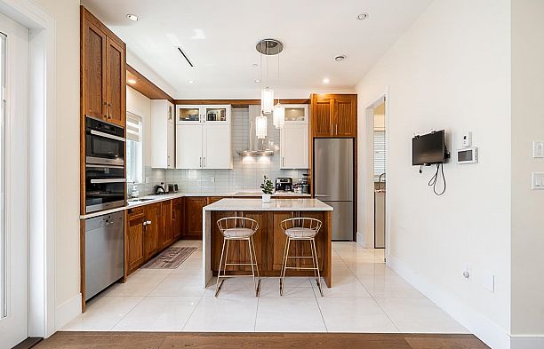 152 W 48th Avenue Oakridge VW