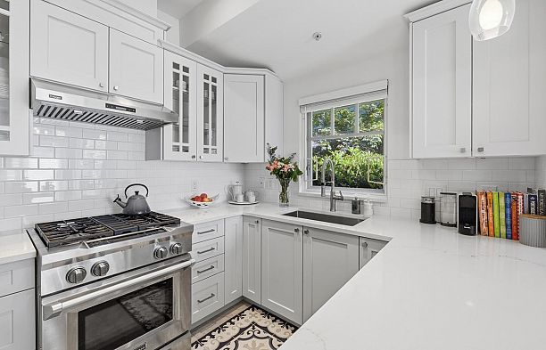 5338 Larch Street Kerrisdale
