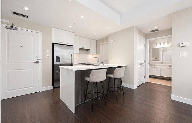205 6383 Cambie Street Oakridge VW