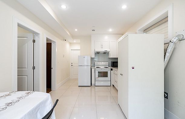 152 W 48th Avenue Oakridge VW