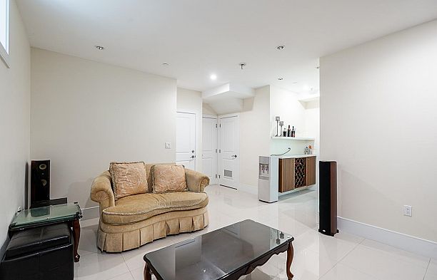 152 W 48th Avenue Oakridge VW