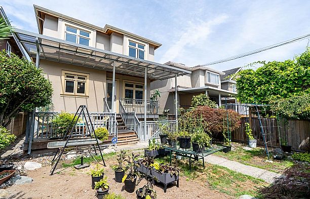 152 W 48th Avenue Oakridge VW