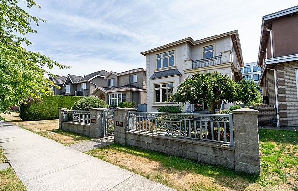 152 W 48th Avenue Oakridge VW