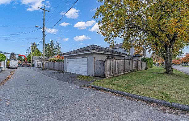 195 W 45th Avenue Oakridge VW