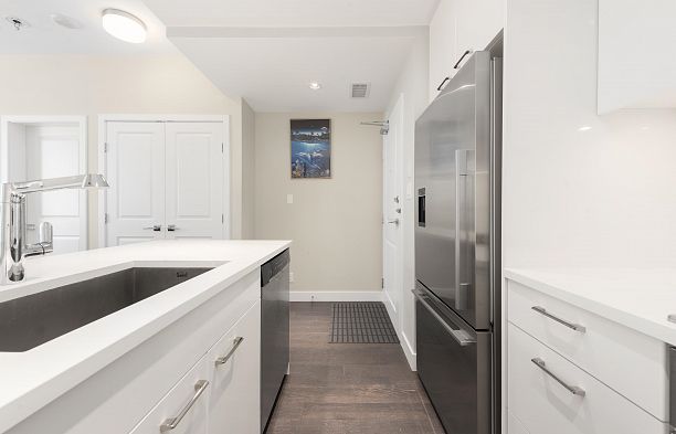 205 6383 Cambie Street Oakridge VW