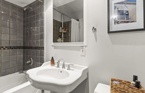 102 2535 York Avenue Kitsilano