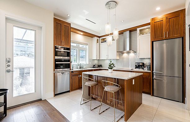 152 W 48th Avenue Oakridge VW