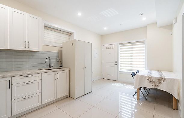 152 W 48th Avenue Oakridge VW
