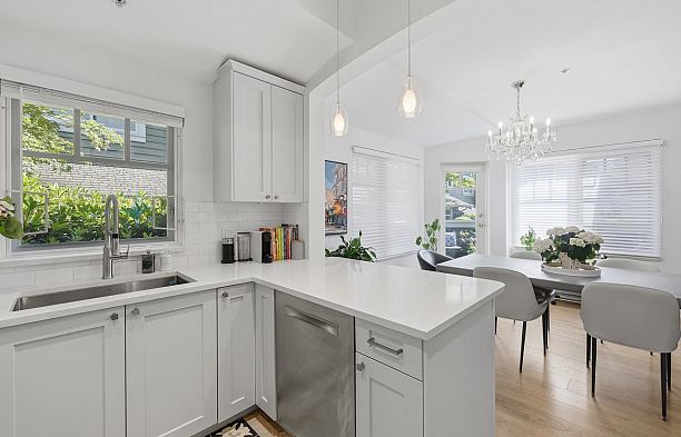 5338 Larch Street Kerrisdale