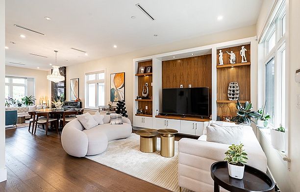 152 W 48th Avenue Oakridge VW