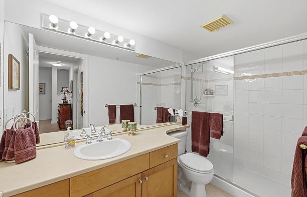 5338 Larch Street Kerrisdale