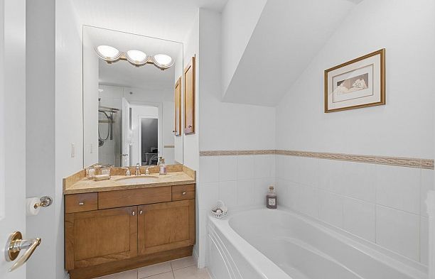 5338 Larch Street Kerrisdale