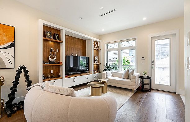 152 W 48th Avenue Oakridge VW