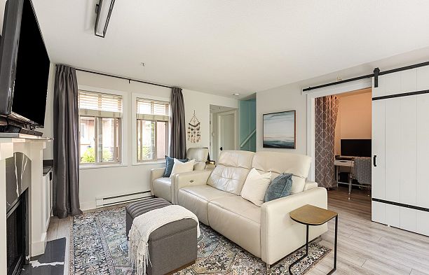 26 3036 W 4 Avenue Kitsilano