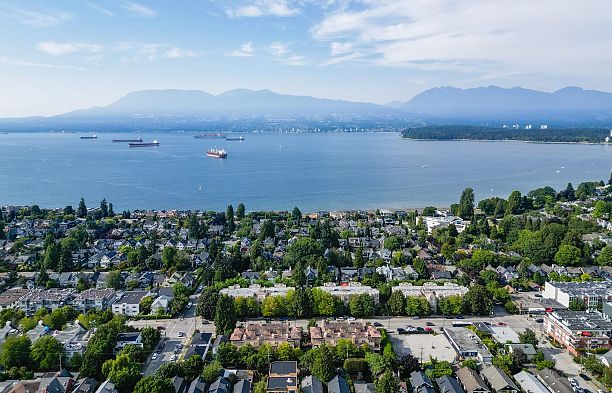 26 3036 W 4 Avenue Kitsilano