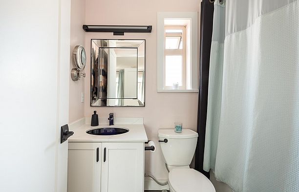 26 3036 W 4 Avenue Kitsilano