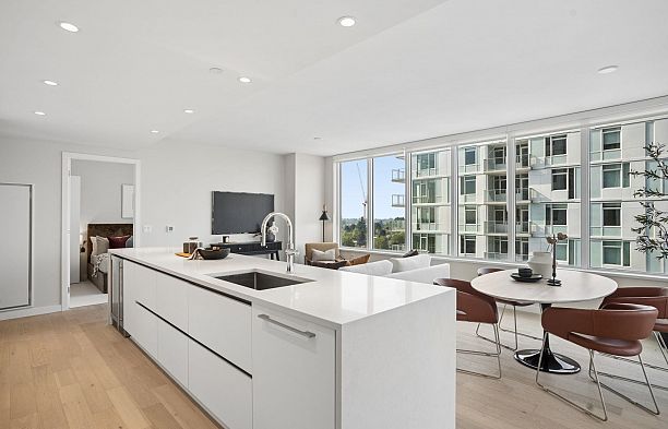 1203 485 W 42 Avenue Oakridge VW