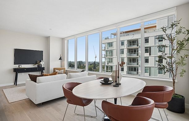1203 485 W 42 Avenue Oakridge VW
