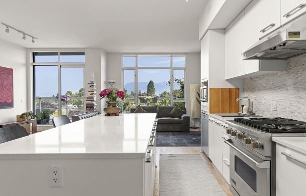 401 4355 W 10th Avenue Point Grey