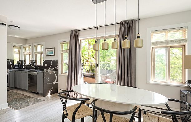 26 3036 W 4 Avenue Kitsilano