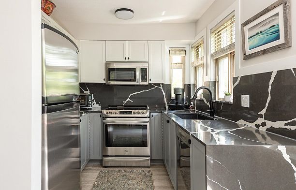 26 3036 W 4 Avenue Kitsilano