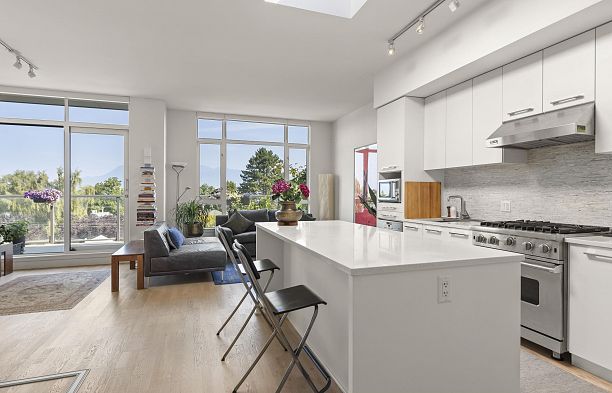 401 4355 W 10th Avenue Point Grey