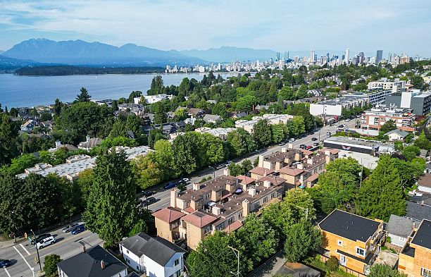 26 3036 W 4 Avenue Kitsilano
