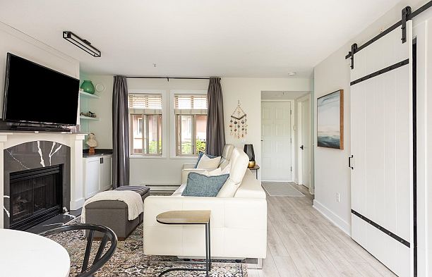 26 3036 W 4 Avenue Kitsilano