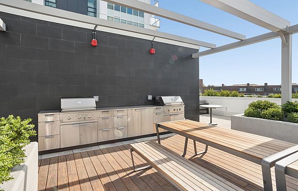1203 485 W 42 Avenue Oakridge VW