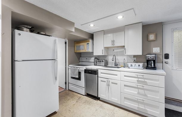 3026 Point Grey Road Kitsilano