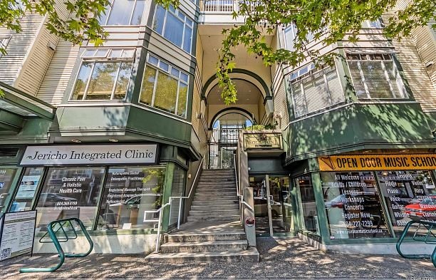404 3727 W 10th Avenue Point Grey