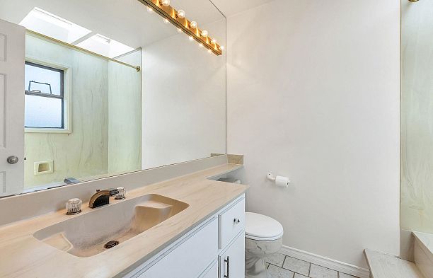 2718 W 19th Avenue Arbutus