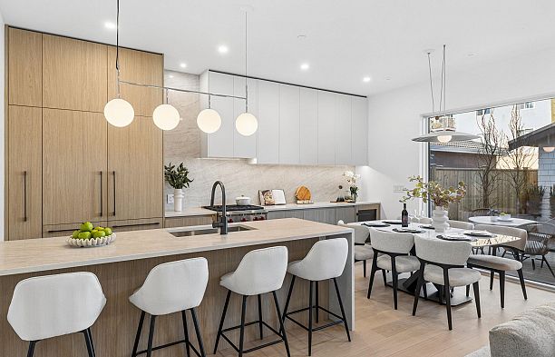 2 6040 Larch Street Kerrisdale