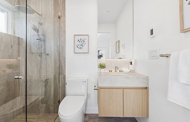 2 6040 Larch Street Kerrisdale