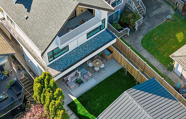2 6040 Larch Street Kerrisdale