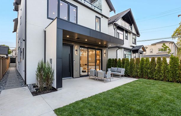1 165 E 45th Avenue Main