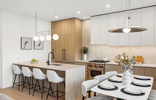 2 6040 Larch Street Kerrisdale