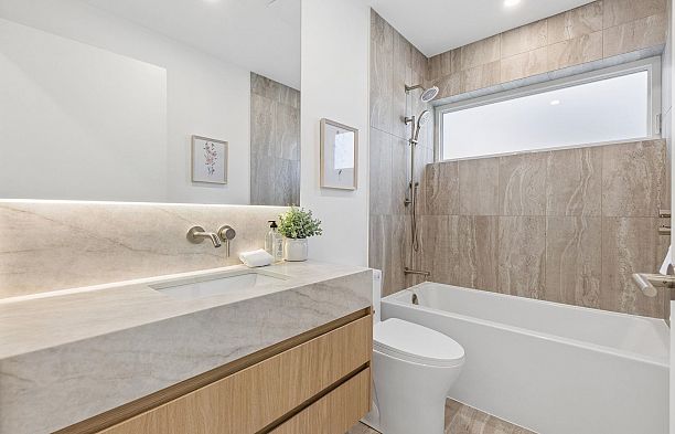 2 6040 Larch Street Kerrisdale