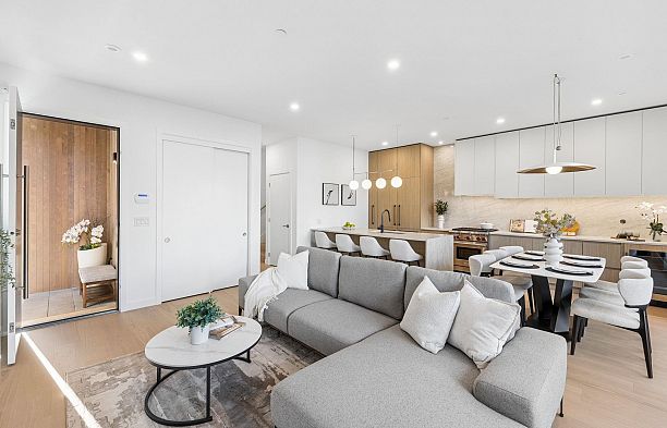 2 6040 Larch Street Kerrisdale