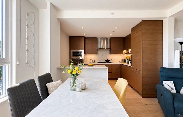 310 5693 Elizabeth Street Cambie
