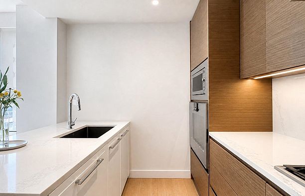 310 5693 Elizabeth Street Cambie
