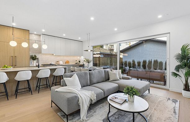 2 6040 Larch Street Kerrisdale